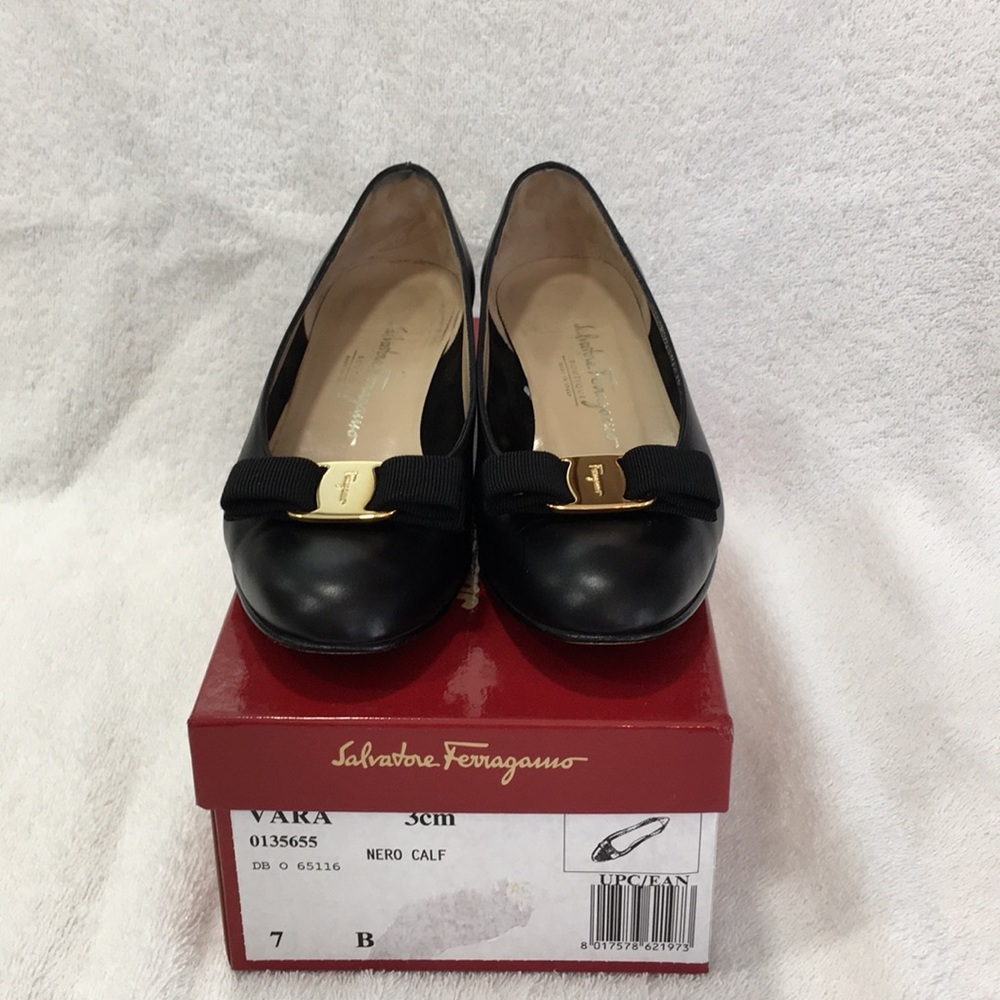 Salvatore Ferragamo Vara, Black, Size 7B